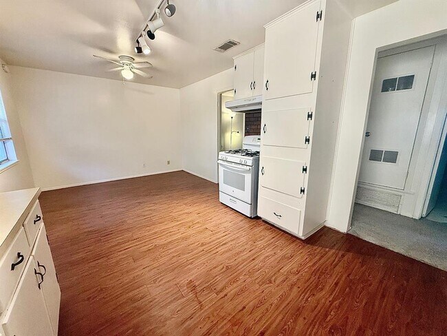 2411 S 5th St in Austin, TX - Building Photo - Building Photo