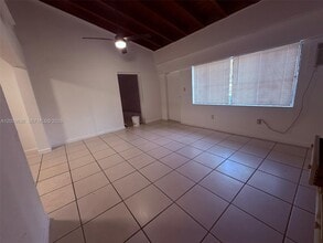 590 NW 46th St in Miami, FL - Building Photo - Building Photo