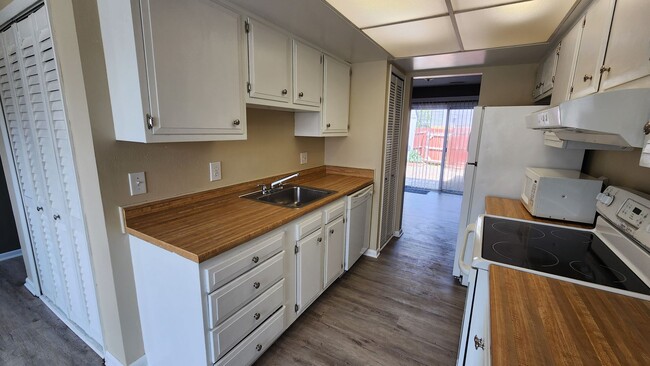 648 Hustings Ct Ln in Virginia Beach, VA - Building Photo - Building Photo