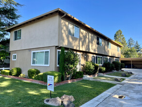 1017 West Hamilton Avenue in Campbell, CA - Building Photo - Primary Photo