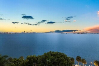 1420 Brickell Bay Dr, Unit 1001A in Miami, FL - Foto de edificio - Building Photo