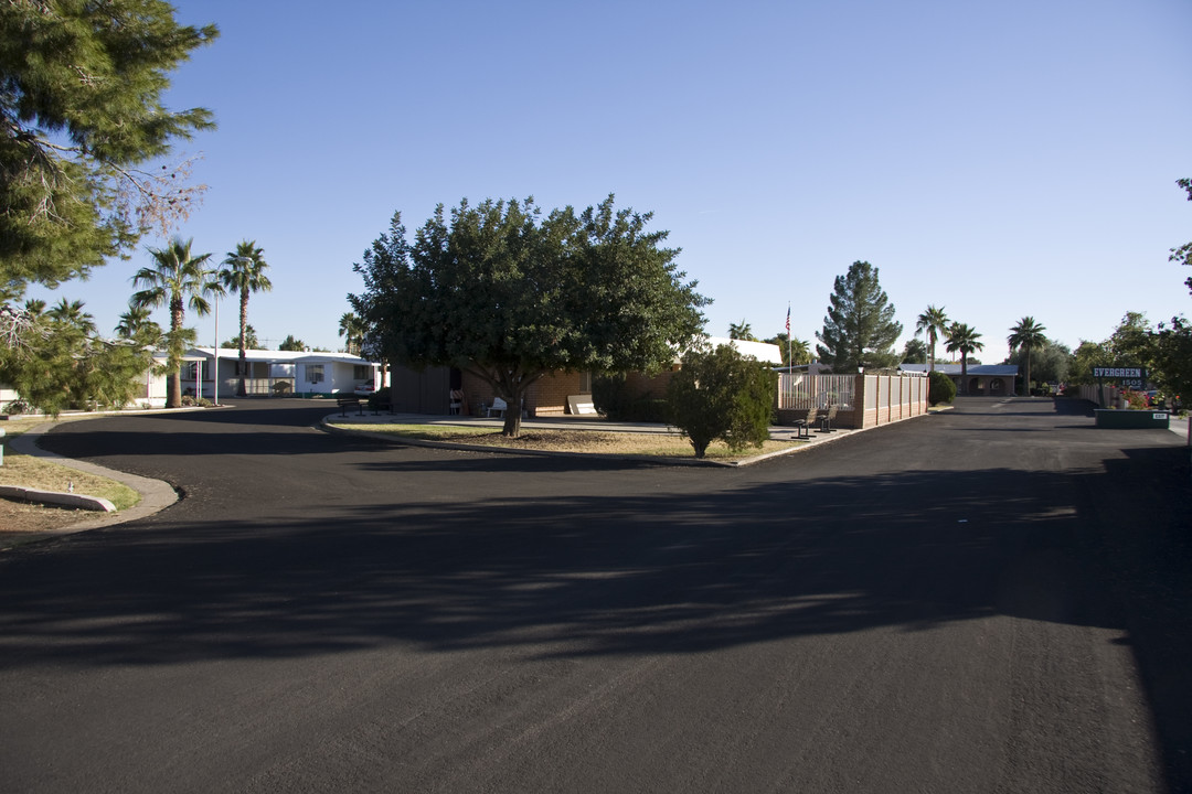 Evergreen Villa Mobile Home in Chandler, AZ - Building Photo