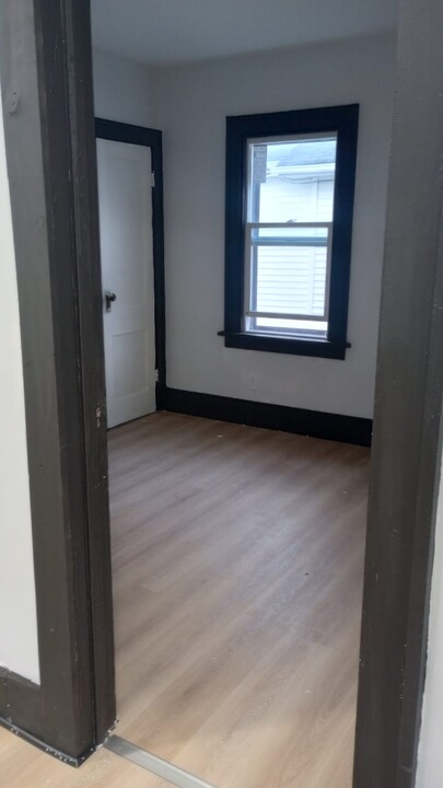 422 W 13th St in Mishawaka, IN - Building Photo