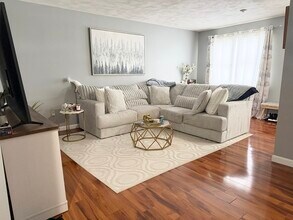 112 Lowell St in Peabody, MA - Foto de edificio - Building Photo