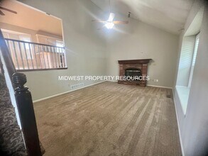 913 NE Michael Dr in Lee's Summit, MO - Building Photo - Building Photo