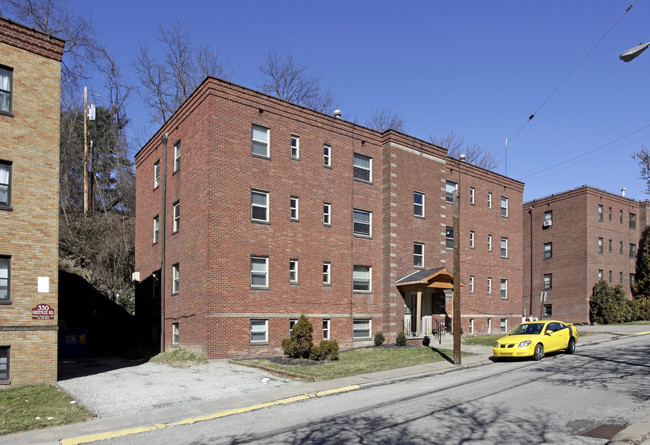 320 Greenlee Rd in Pittsburgh, PA - Foto de edificio - Building Photo