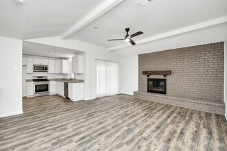 3102 Cherry Creek Dr in Missouri City, TX - Building Photo - Building Photo