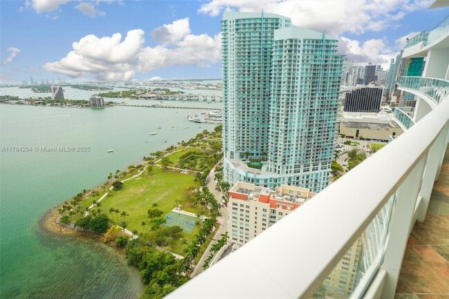 2020 N Bayshore Dr, Unit 3607 in Miami, FL - Building Photo - Building Photo