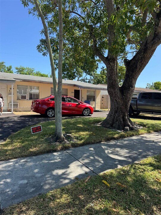 371 NE 57th Ct in Fort Lauderdale, FL - Building Photo