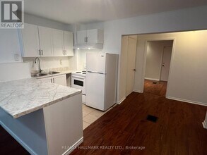 266-266 Avenue Rd in Toronto, ON - Building Photo - Building Photo