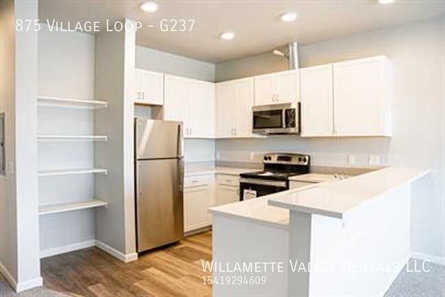 Village Loop Apartments in Lebanon, OR - Building Photo - Building Photo