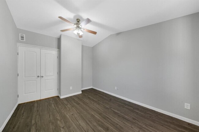 2110 Wilcrest Dr in Houston, TX - Building Photo - Building Photo