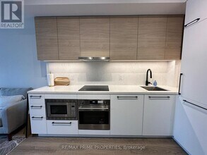 1050 Eastern Ave in Toronto, ON - Building Photo - Building Photo