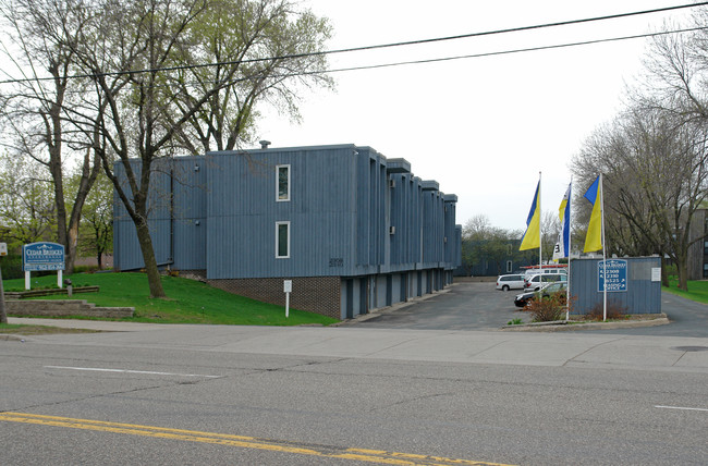 Cedar Bridges in Bloomington, MN - Building Photo - Building Photo