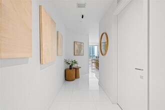 851 NE 1st Ave, Unit 1205 in Miami, FL - Building Photo - Building Photo