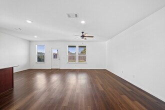 329 Paso Fino Dr in Alvin, TX - Building Photo - Building Photo