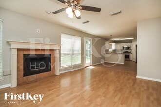 1039 Wentworth Dr, Unit 303 in Pearland, TX - Building Photo - Building Photo