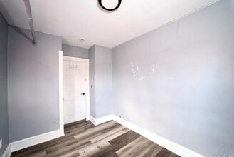 161 Rockaway Ave in Valley Stream, NY - Building Photo - Building Photo