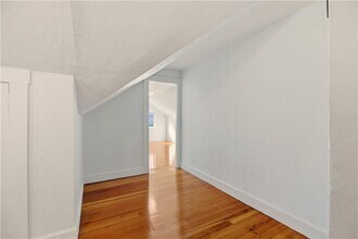 31 Bayside Ave in Newport, RI - Foto de edificio - Building Photo