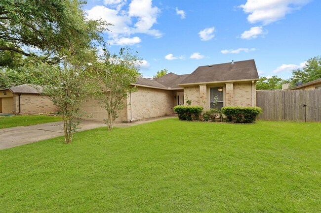 3926 Millrock Cir photo'