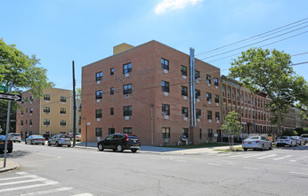 431 Wyona St in Brooklyn, NY - Building Photo - Building Photo