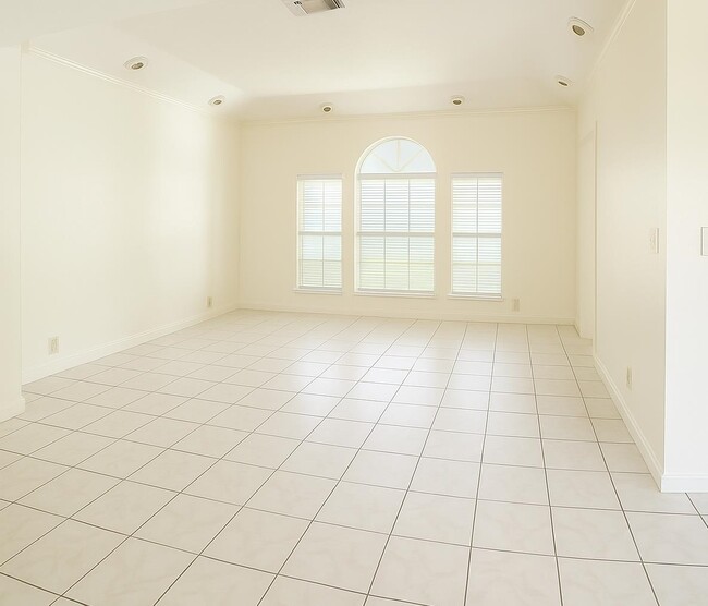 1132 Quail Hollow Loop in Laredo, TX - Building Photo - Building Photo