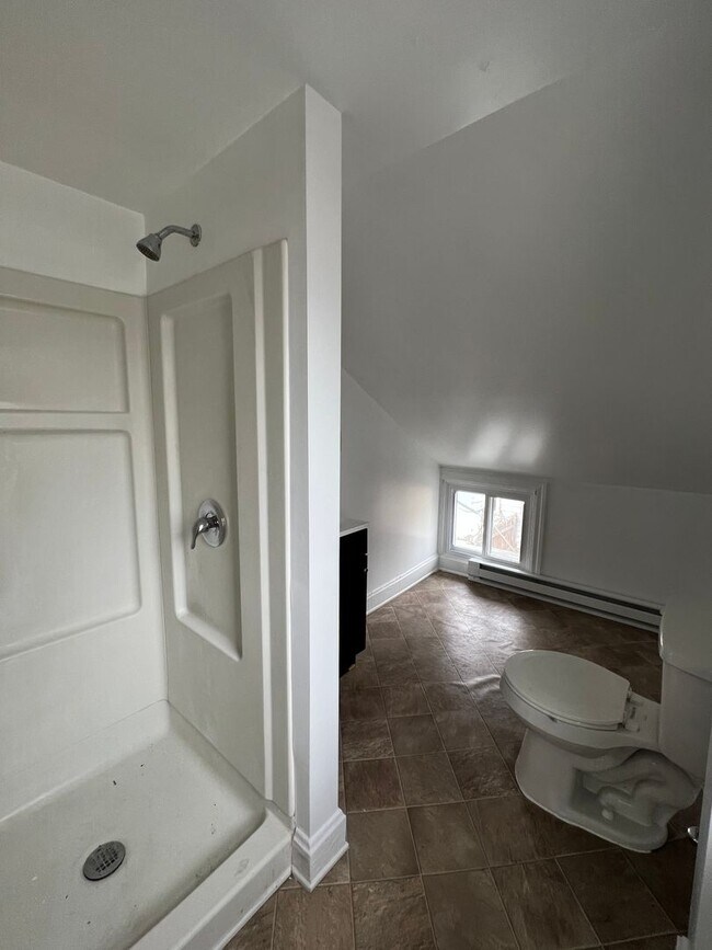 38 E Penn St-Unit -Apt 3 in Carlisle, PA - Building Photo - Building Photo