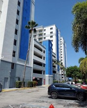 5099 NW 7th St in Miami, FL - Foto de edificio - Building Photo