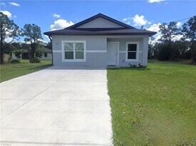 922 Barcelona St E in Lehigh Acres, FL - Building Photo