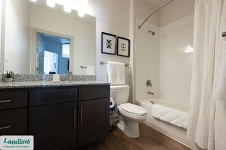 340 W 25th St, Unit 4106 in Charlotte, NC - Foto de edificio - Building Photo