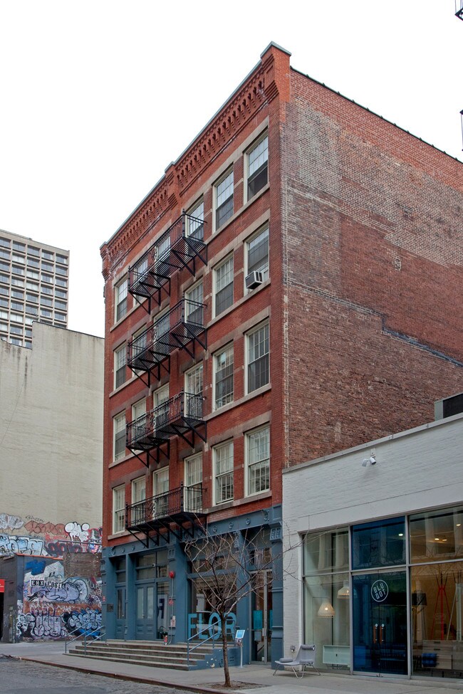 142 Wooster St in New York, NY - Building Photo - Building Photo