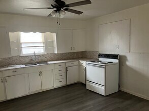 600 Alexander, Unit 600 in Three Rivers, TX - Building Photo - Building Photo