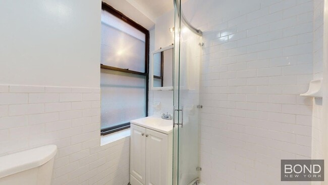 787 9th Ave in New York, NY - Building Photo - Building Photo