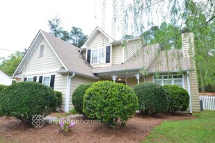 81 Victorian Cir in Dallas, GA - Building Photo