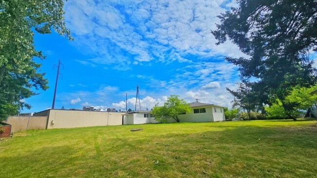 16823 116th Ave SE in Renton, WA - Building Photo - Building Photo
