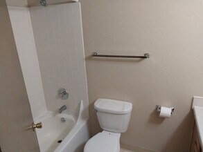 345 N 5th St in Klamath Falls, OR - Building Photo - Building Photo