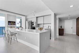 1830 S Ocean Dr, Unit 1830 in Hallandale Beach, FL - Building Photo - Building Photo