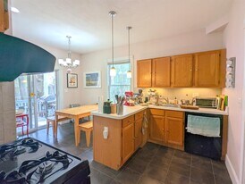 392 Washington St, Unit 1 in Somerville, MA - Building Photo