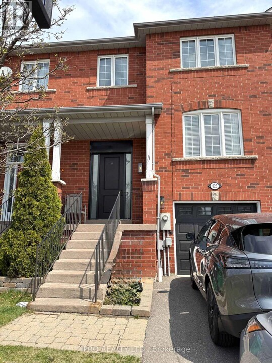 829 Escobar Crescent in Mississauga, ON - Building Photo