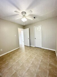 1503 W Donovan St photo'