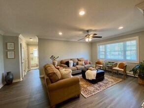 305 Robinson Ave in Patchogue, NY - Building Photo - Building Photo