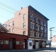 832 N Main St in Waterbury, CT - Foto de edificio - Building Photo