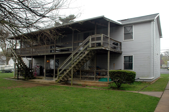 525 W Main St in Palmyra, PA - Foto de edificio - Building Photo