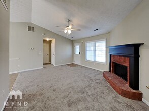 185 Waters Edge Dr in Locust Grove, GA - Foto de edificio - Building Photo