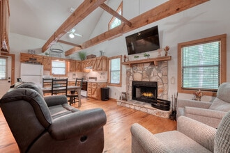 121 Hawks Nest Ln in Blairsville, GA - Building Photo - Building Photo