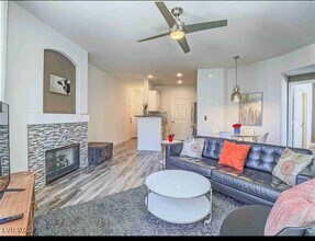 7111 Durango St in Las Vegas, NV - Building Photo - Building Photo