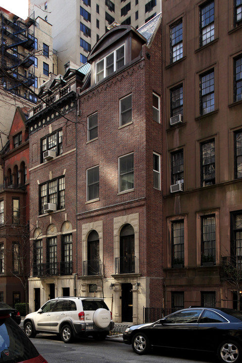 60 E 80th St in New York, NY - Building Photo