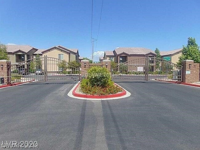 8324 W Charleston Blvd in Las Vegas, NV - Building Photo - Building Photo