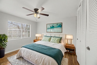 1384 Church St, Unit B in Decatur, GA - Foto de edificio - Building Photo