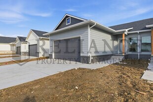 5240 N Pinecrest Ct in Bel Aire, KS - Building Photo